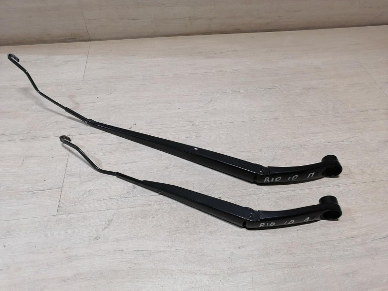 Rio 3 №10 поводок дворника правый