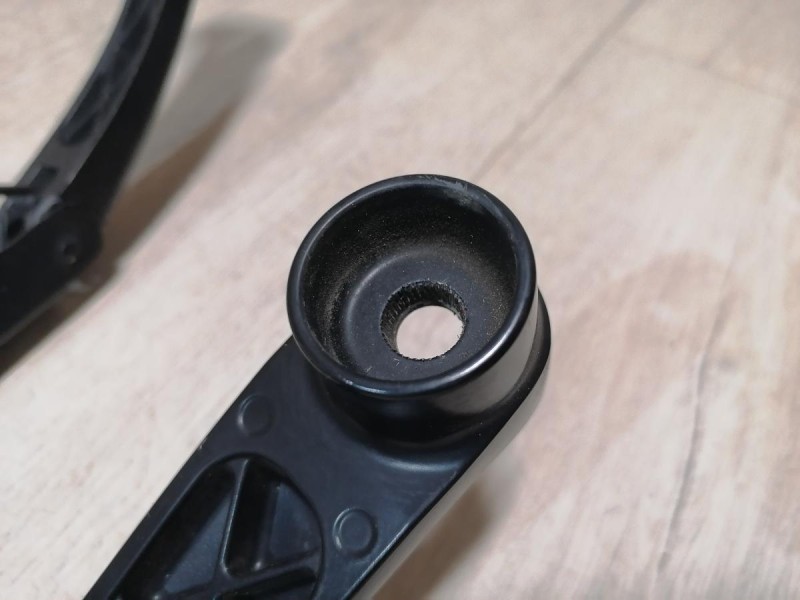 Rio 3 №10 поводок дворника правый