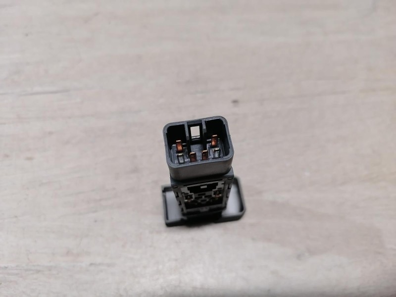 Rio 3 №10 кнопка подогрева руля