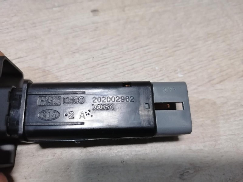 Rio 3 №10 кнопка подогрева руля