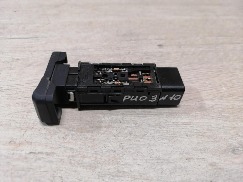 Rio 3 №10 кнопка обогрева лобового стекла