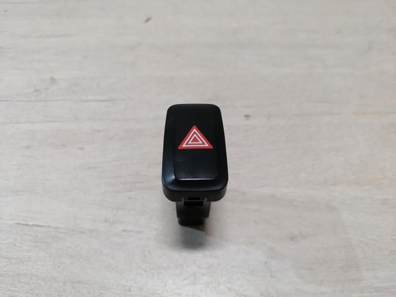 Rio 3 №10 кнопка аварийка