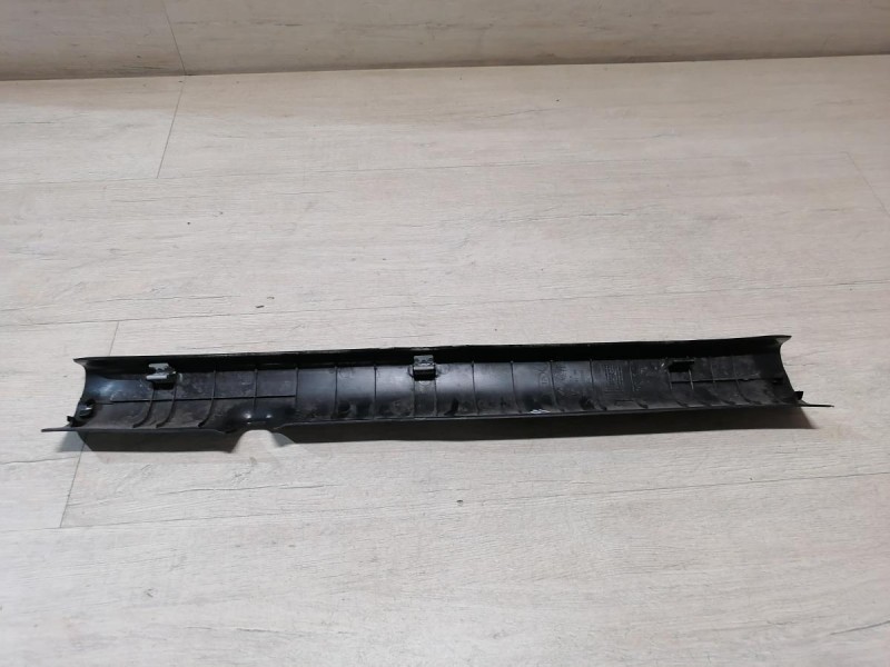 Rio 3 №10 обшивка порога передняя правая