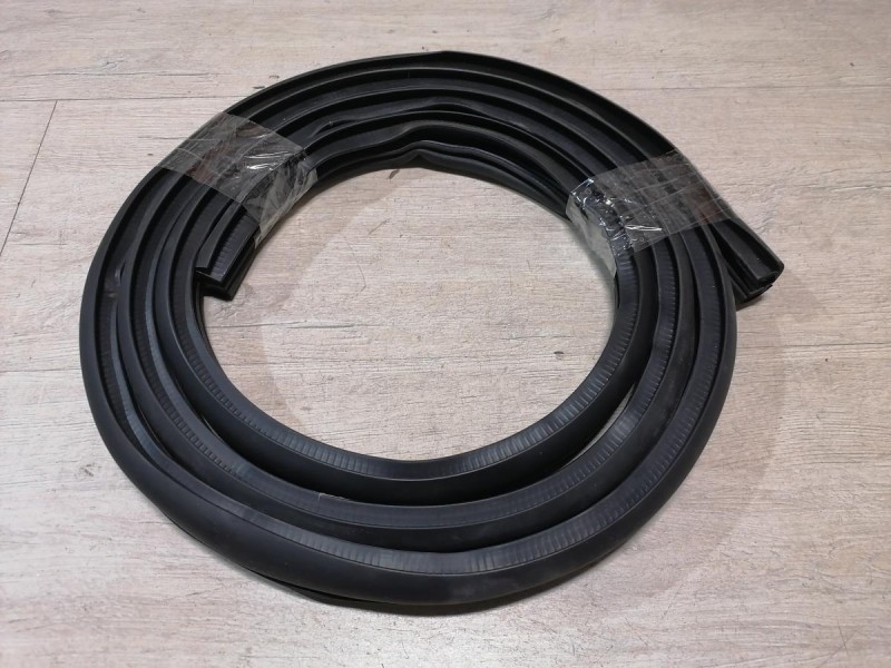 Rio 3 №10 уплотнитель дверного проема передний правый