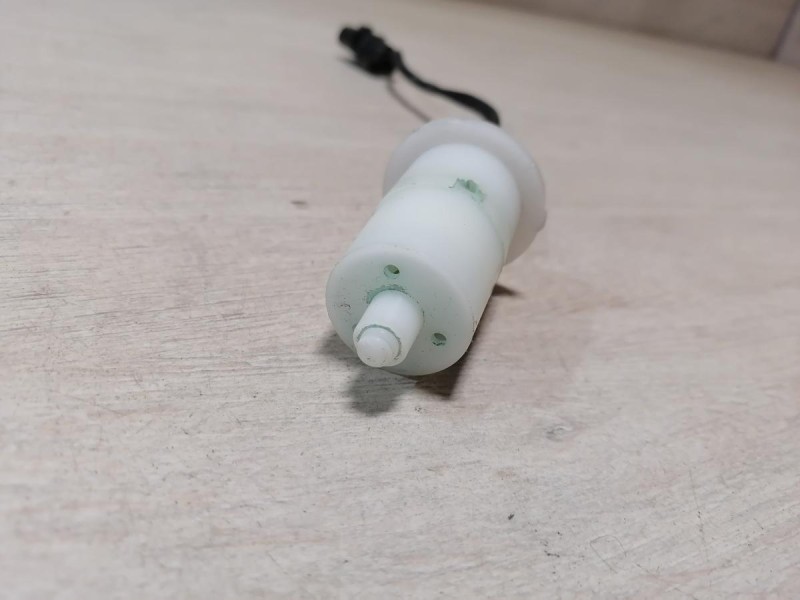 Rio 3 №10 датчик уровня бачка омывателя