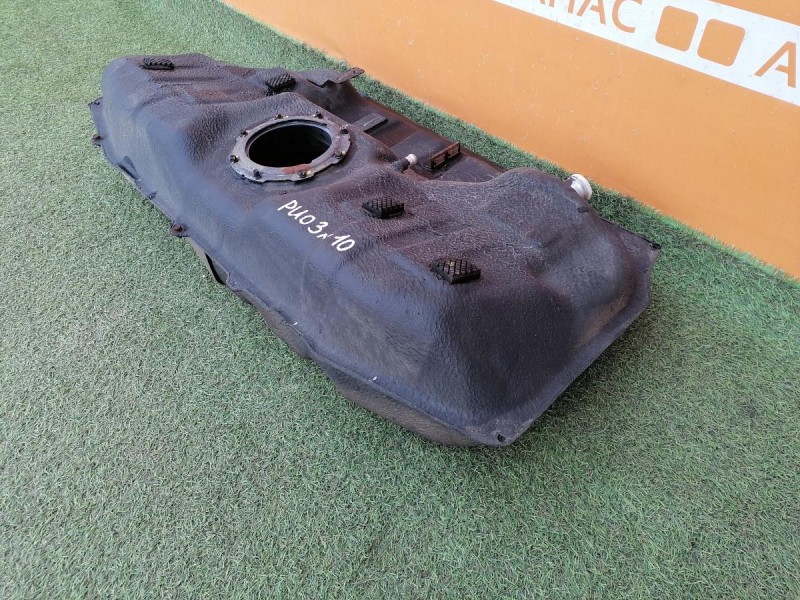 Rio 3 №10 бензобак