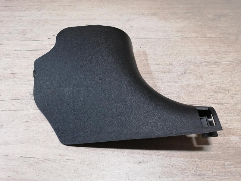 Rio 3 №10 обшивка передней стойки нижняя правая