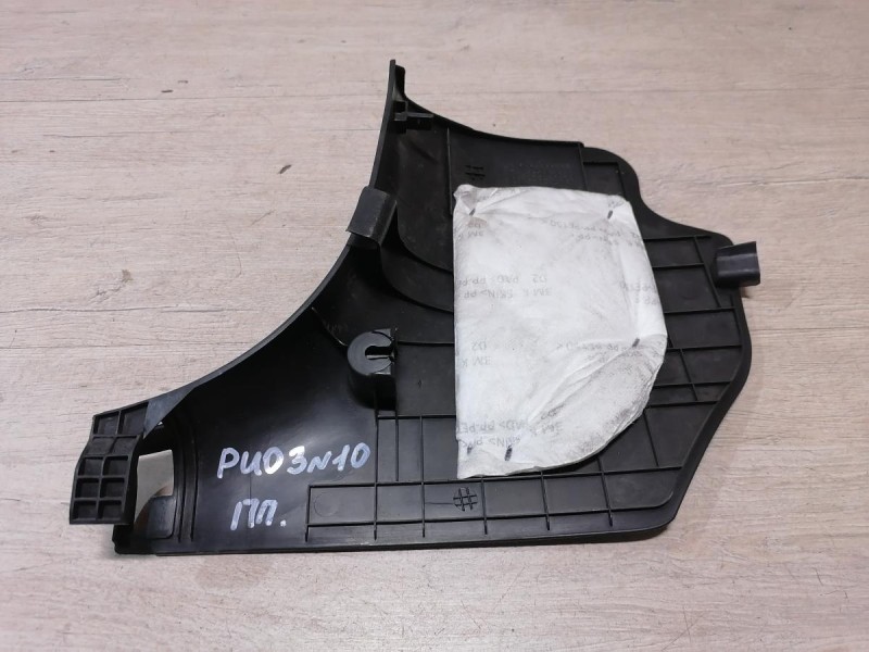 Rio 3 №10 обшивка передней стойки нижняя правая