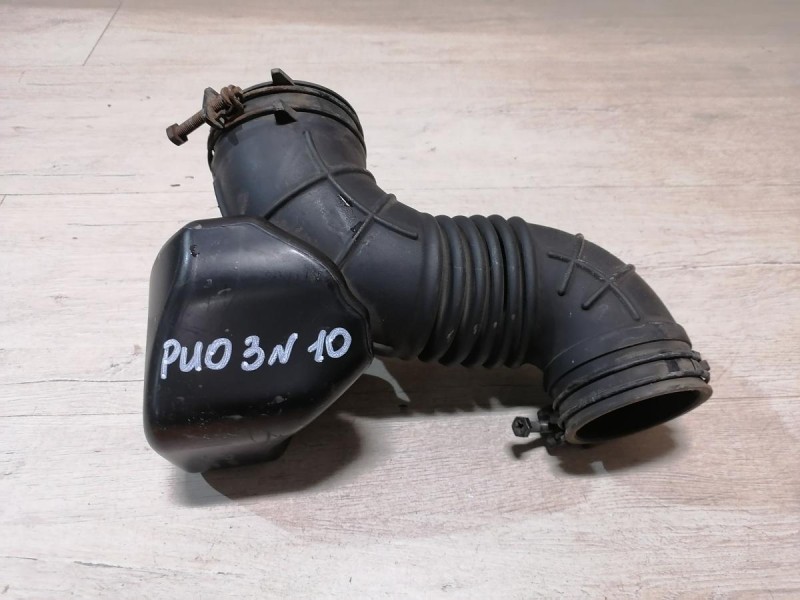 Rio 3 №10 патрубок корпуса воздушного фильтра