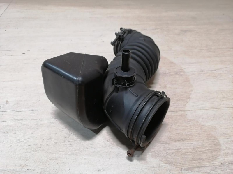 Rio 3 №10 патрубок корпуса воздушного фильтра