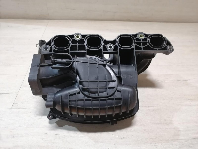 Rio 3 №10 коллектор впускной 1,6