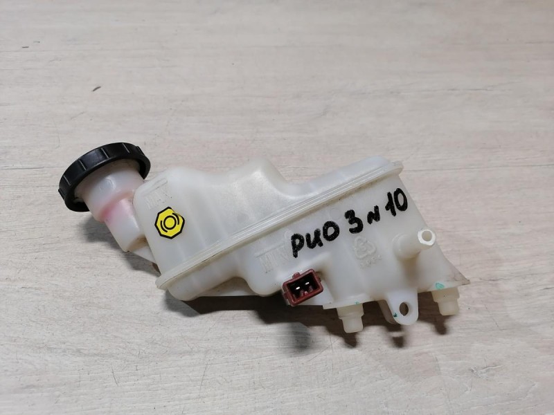 Rio 3 №10 бачок тормозного цилиндра