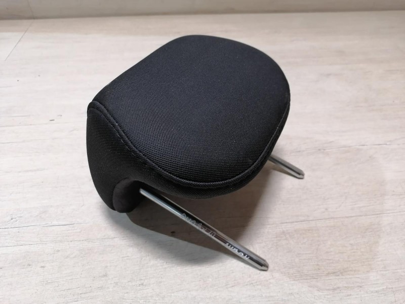 Rio 3 №10 подголовник задний