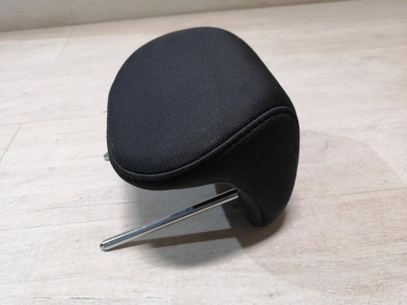 Rio 3 №10 подголовник задний