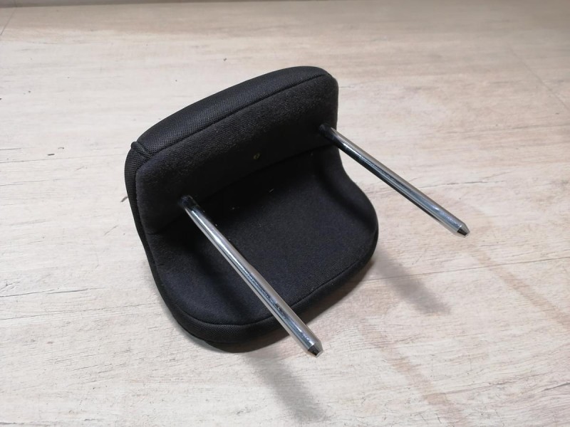 Rio 3 №10 подголовник задний