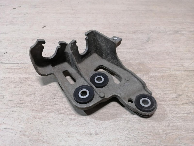 Rio 3 №10 фиксатор кронштейн тросов кулисы