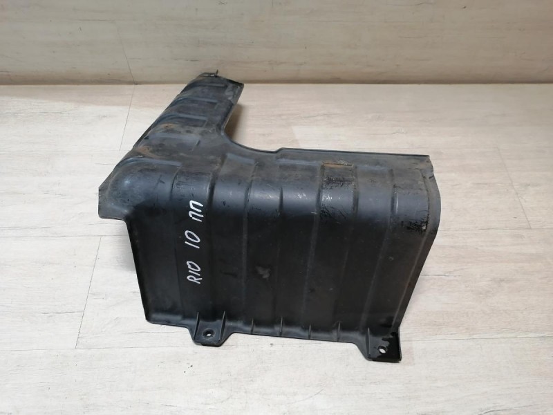 Rio 3 №10 пыльник двигателя правый