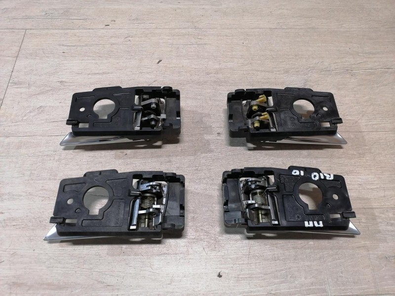 Rio 3 №10 ручка двери внутренняя передняя правая