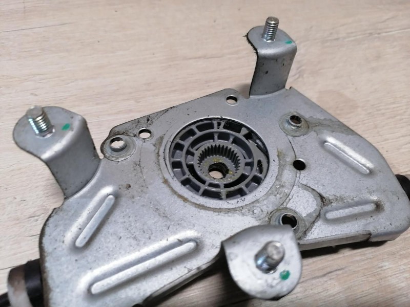 Rio 3 №10 стеклоподъемник передний левый