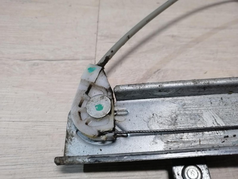 Rio 3 №10 стеклоподъемник передний левый