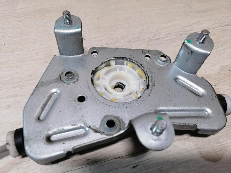 Rio 3 №10 стеклоподъемник передний правый