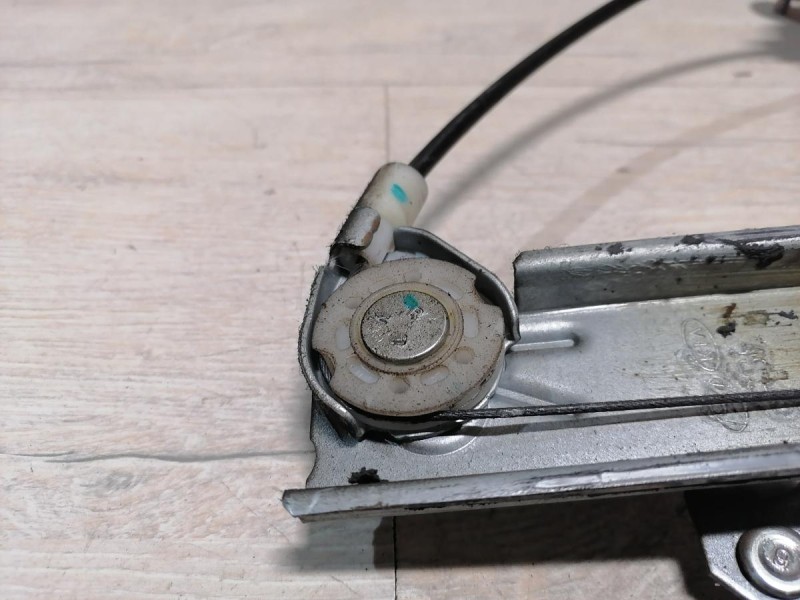 Rio 3 №10 стеклоподъемник передний правый