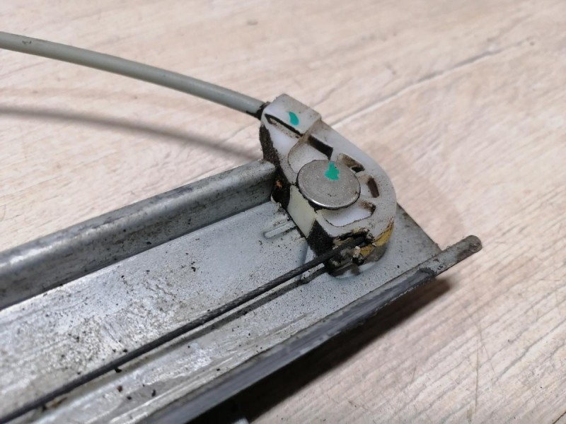 Rio 3 №10 стеклоподъемник передний правый