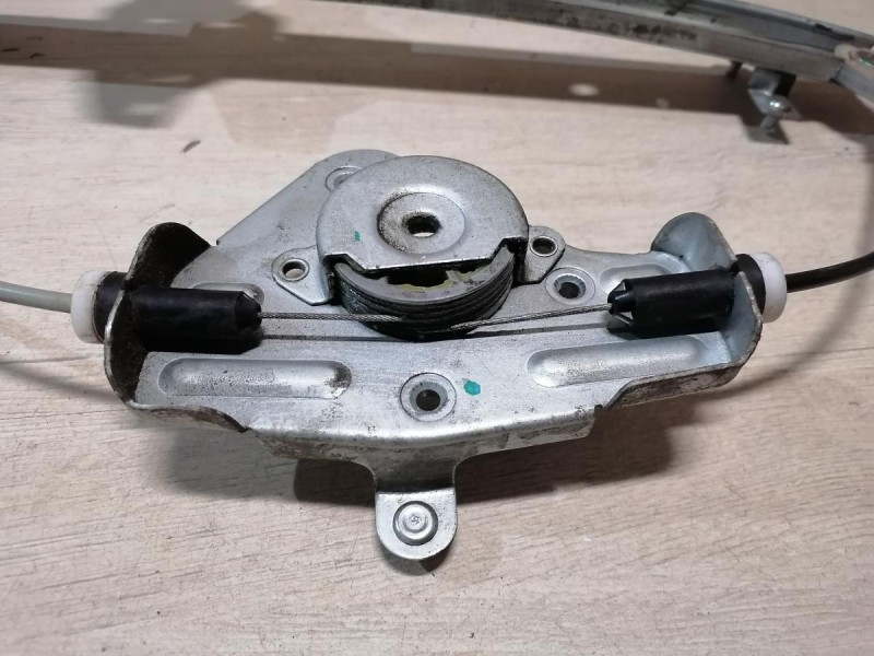 Rio 3 №10 стеклоподъемник задний правый эл