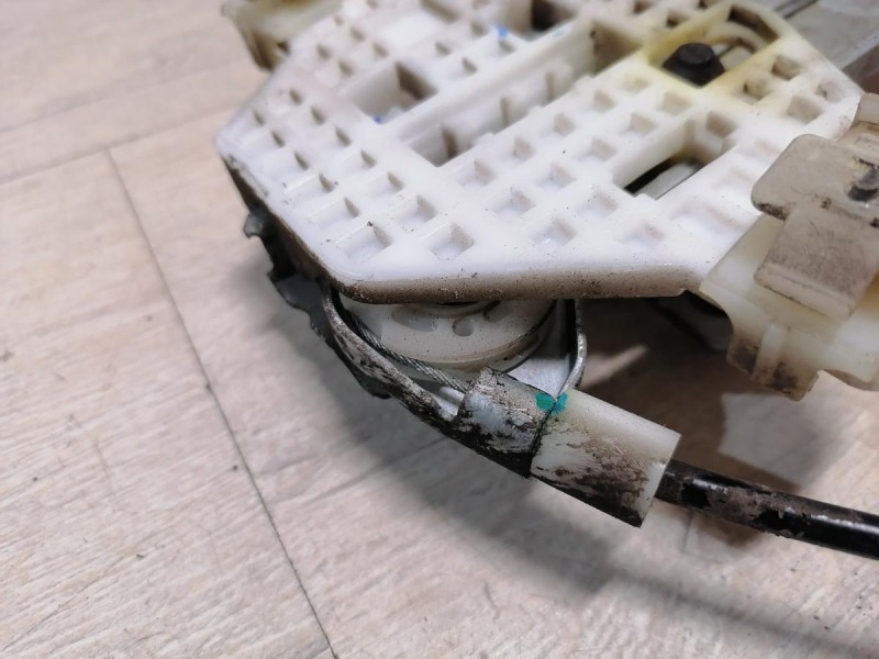 Rio 3 №10 стеклоподъемник задний левый эл