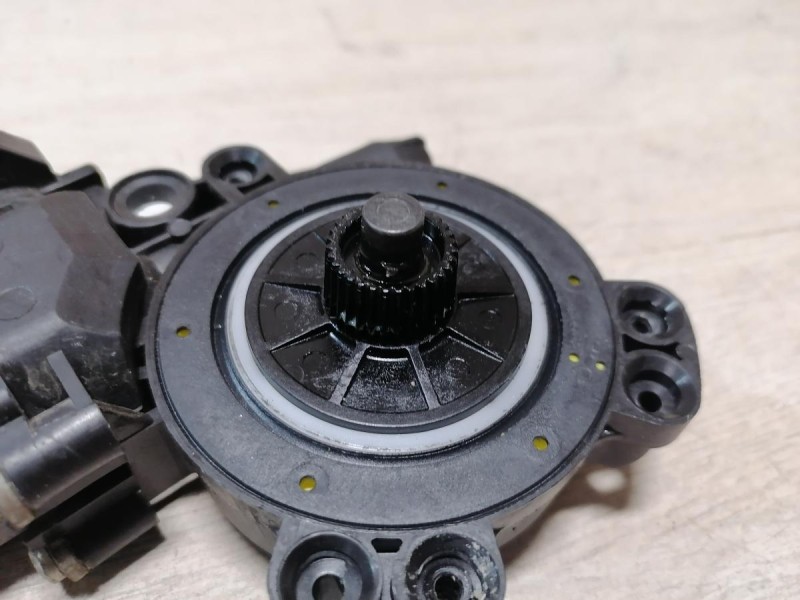 Rio 3 №10 моторчик стеклоподъемника передний левый