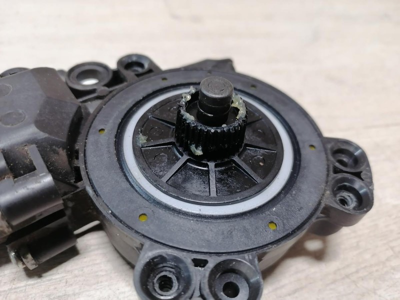 Rio 3 №10 моторчик стеклоподъемника задний левый