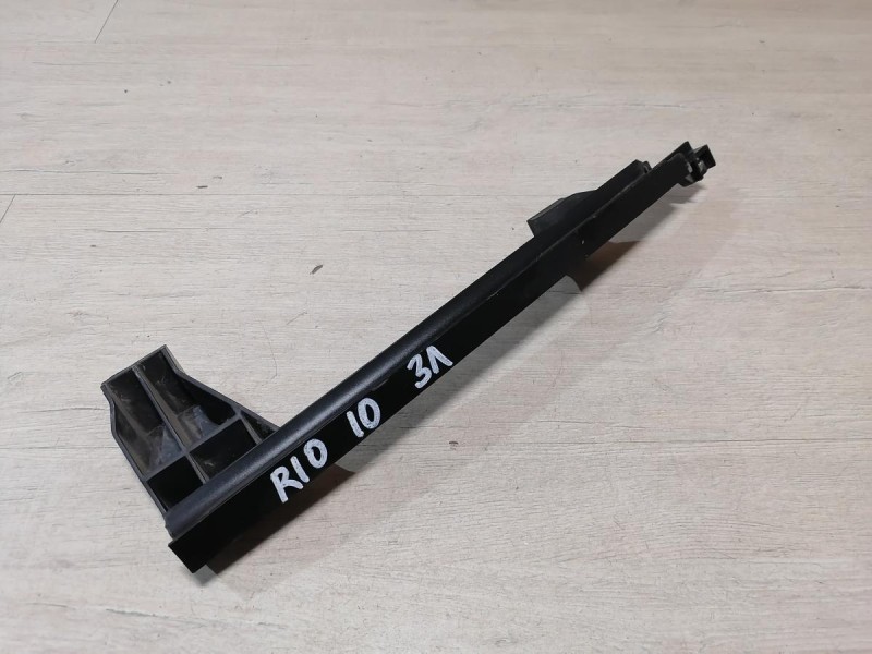 Rio 3 №10 направляющая стекла двери задняя левая