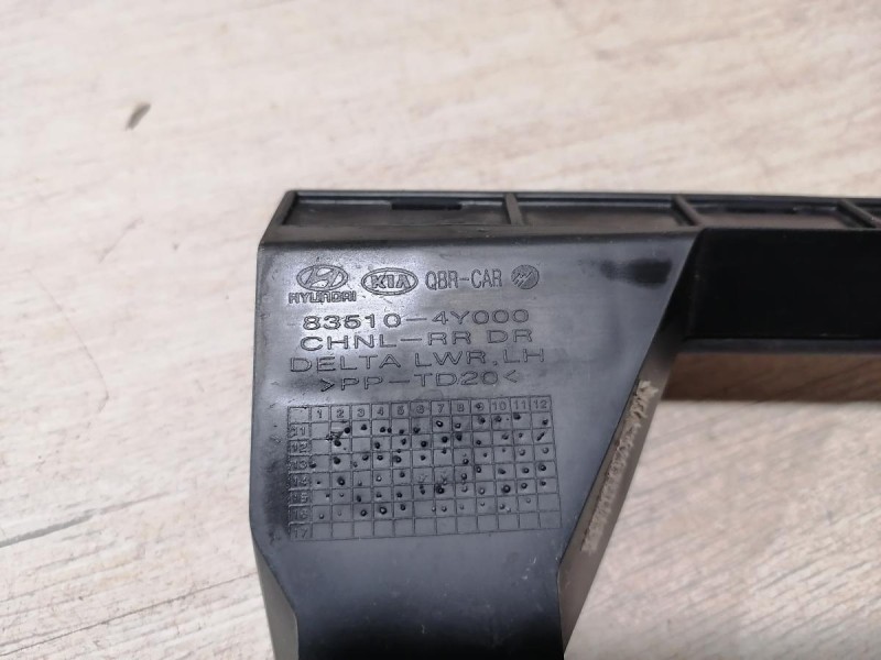 Rio 3 №10 направляющая стекла двери задняя левая