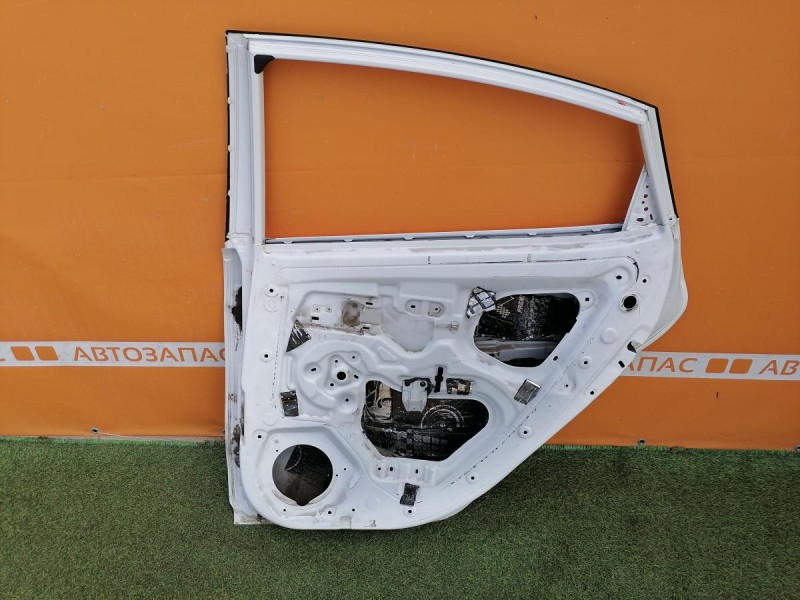 Rio 3 №10 дверь задняя правая деф