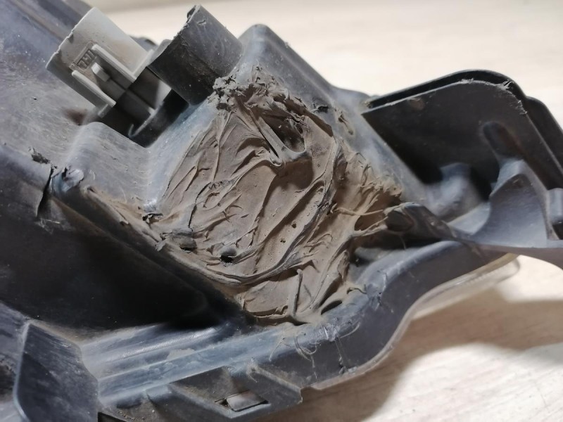 Rio 3 №10 противотуманка правая с ДХО деф