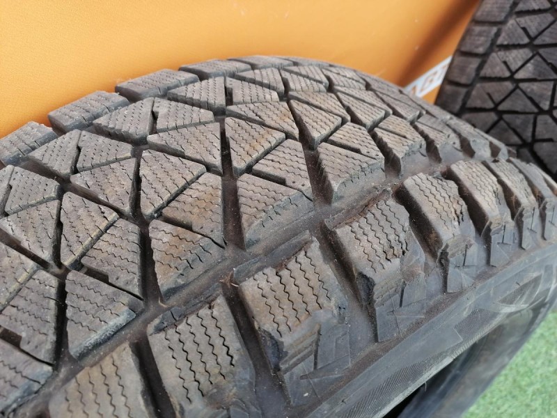 Prado 150 №2 шина 265/60 R18 бриджстоун зима липучка деф