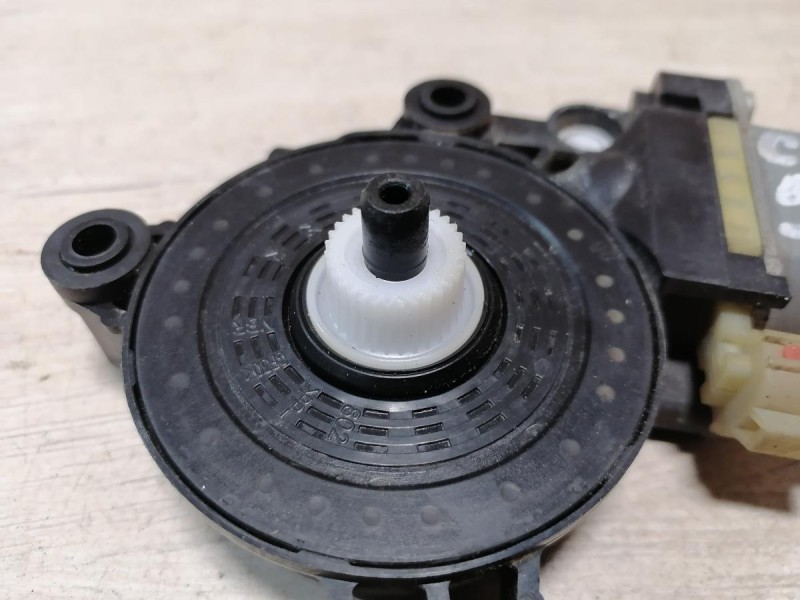 Solaris №5 моторчик стеклоподъемника задний левый