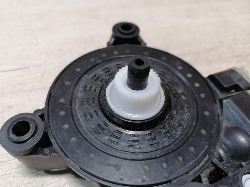 Solaris №5 моторчик стеклоподъемника задний правый