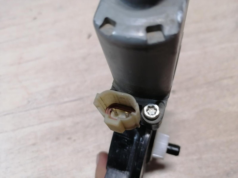 Solaris №5 моторчик стеклоподъемника задний правый