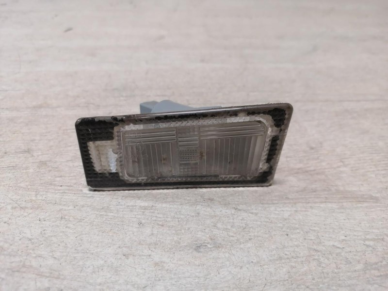 Solaris №5 плафон подсветки номера левый