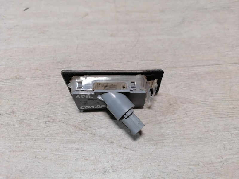 Solaris №5 плафон подсветки номера левый