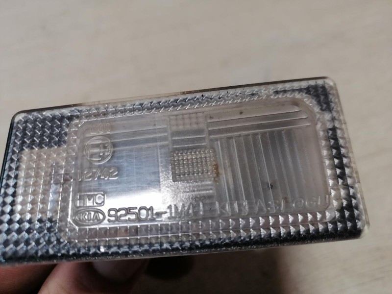 Solaris №5 плафон подсветки номера левый