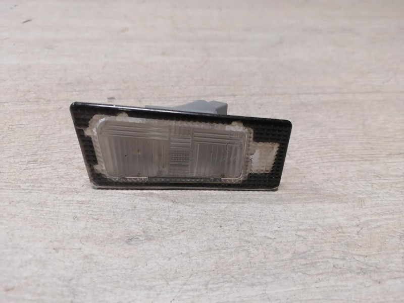 Solaris №5 плафон подсветки номера правый