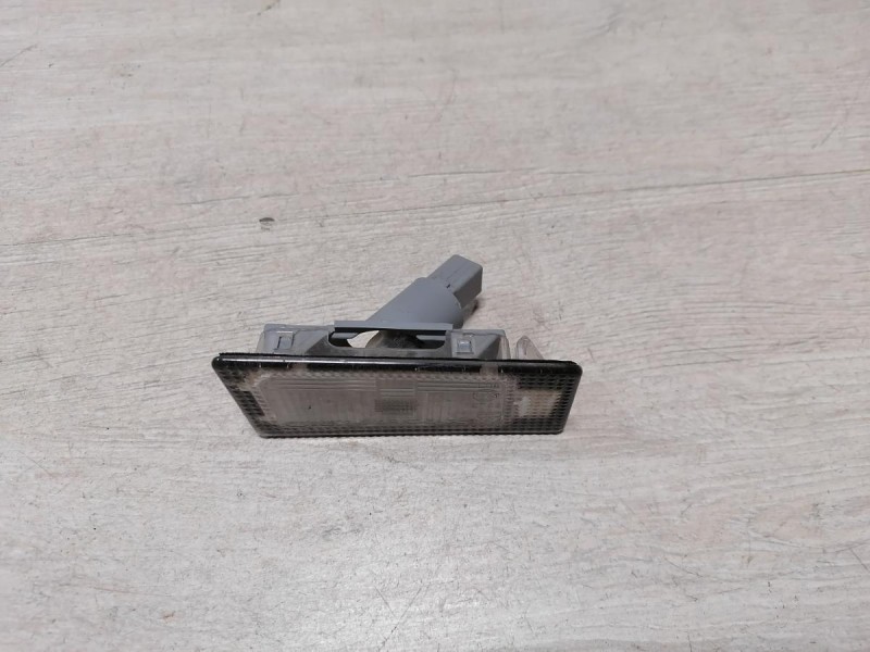 Solaris №5 плафон подсветки номера правый