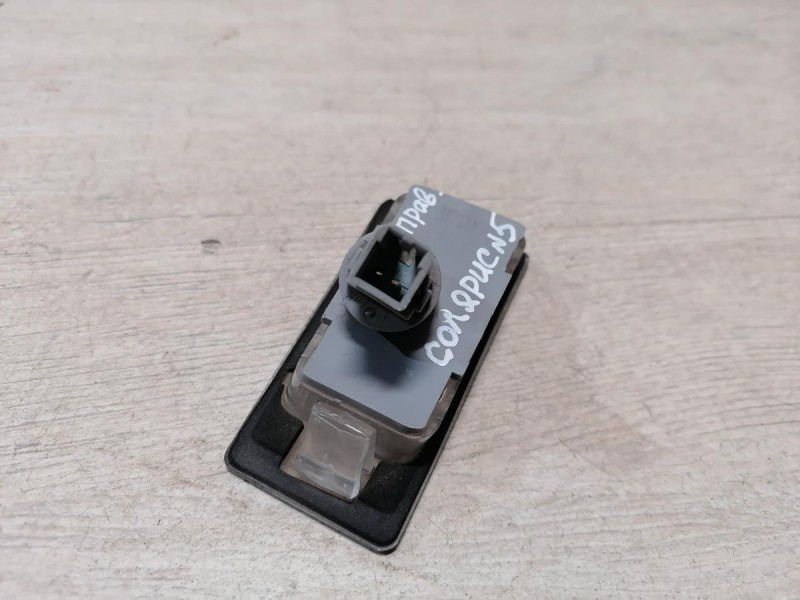 Solaris №5 плафон подсветки номера правый