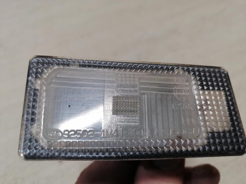 Solaris №5 плафон подсветки номера правый