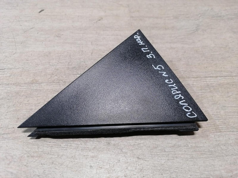 Solaris №5 накладка двери наружная задняя правая уголок