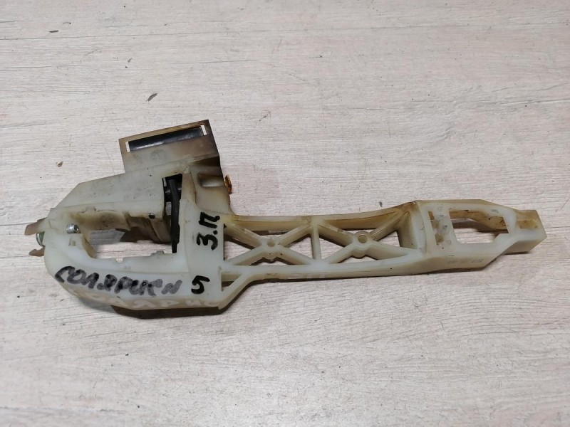 Solaris №5 кронштейн ручки двери задний правый