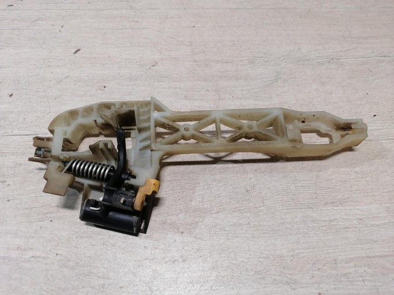 Solaris №5 кронштейн ручки двери задний правый