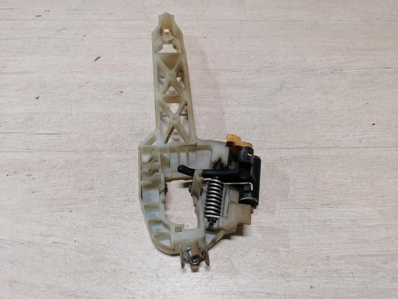 Solaris №5 кронштейн ручки двери задний правый